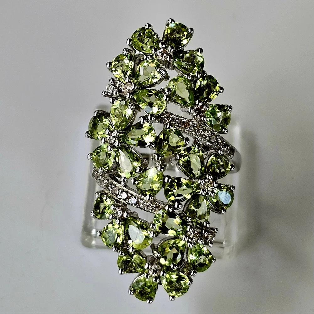 Genuine Peridot Elongated Cluster Ring In Sterling Silver Size 6! - Picture 4 of 6